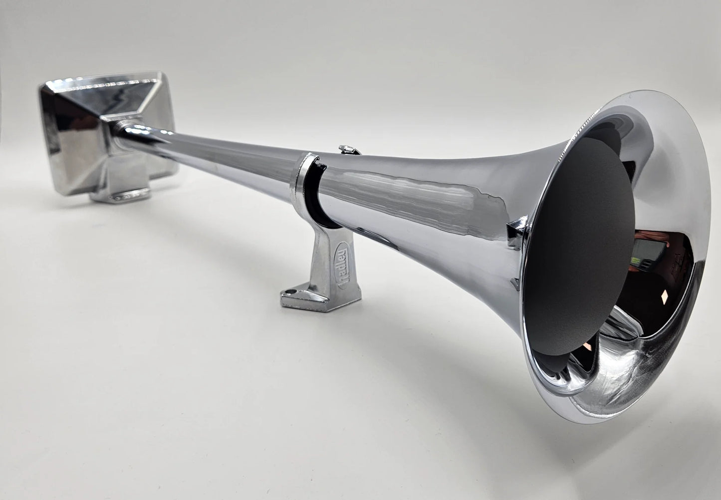 Hadley 37.5" Air Horn - Chrome